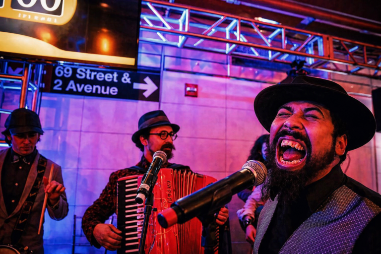 NYC Street Performers Making $2,000 A Week With These Advanced Business Practices